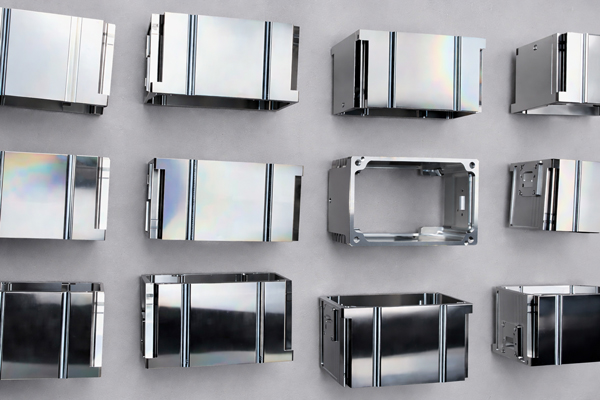 Read more about the article Aluminum Alloy High-Gloss Mirror Finishing: Technological Breakthroughs and Process Perseverance