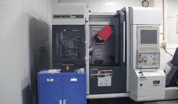 Read more about the article New 5-Axis Machining Center Commissioned: Full Upgrade of Complex & Freeform Part Machining Capabilities